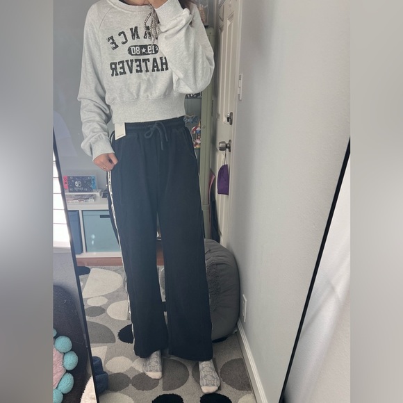 Women‘s cropped Sweatshirt - Picture 7 of 7